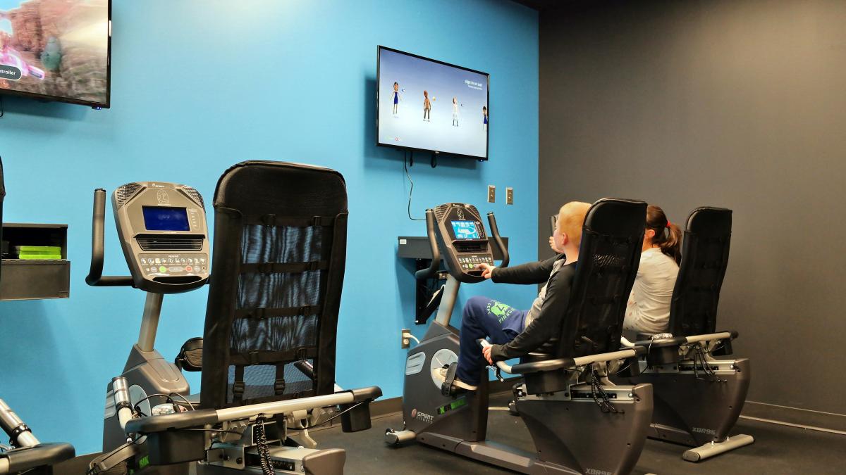 Exerbike GS 10 exergame-unk-exerbike-gs-n01-kids-competing-v1