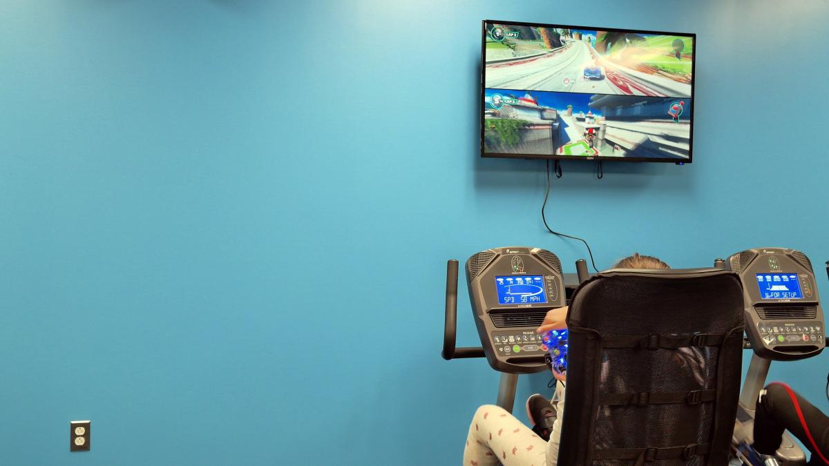 Exerbike GS 11 exergame-unk-exerbike-gs-n01-kids-competing-v2