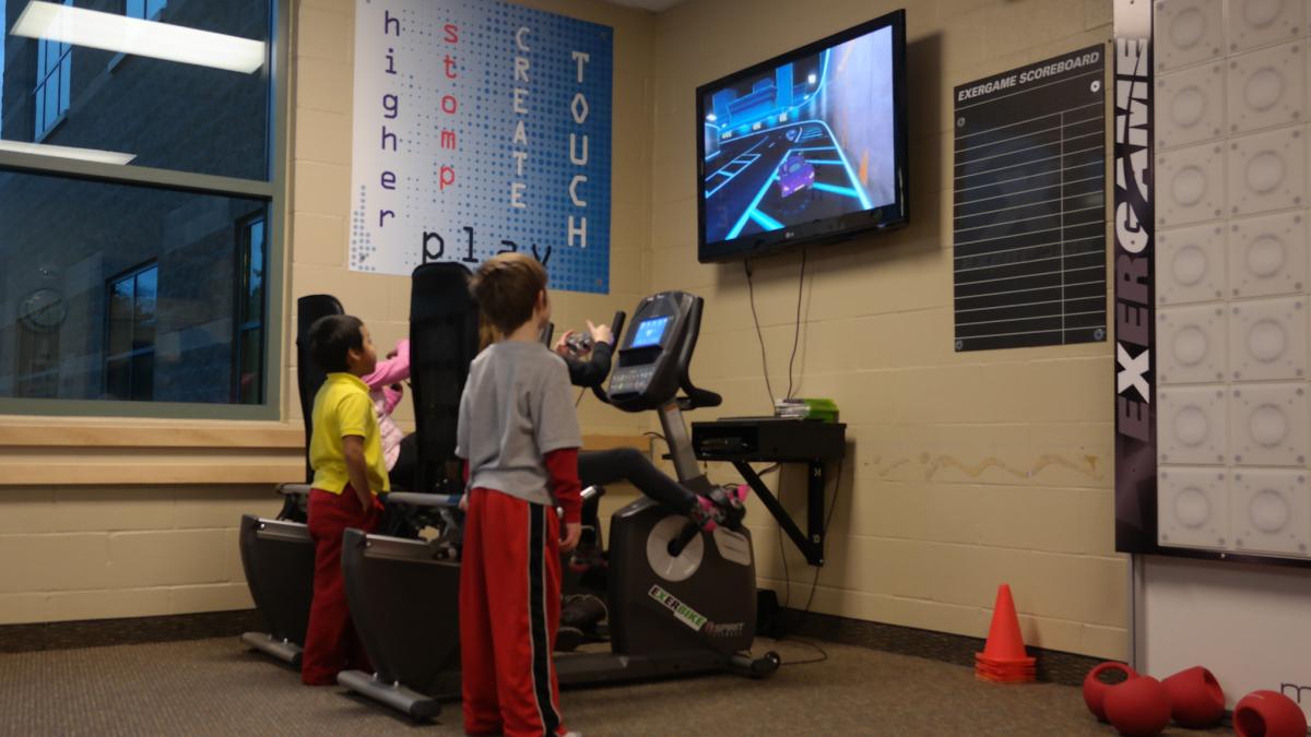 Exerbike GS 5 exergame-unk-exerbike-gs-n02-kids-competing-v1