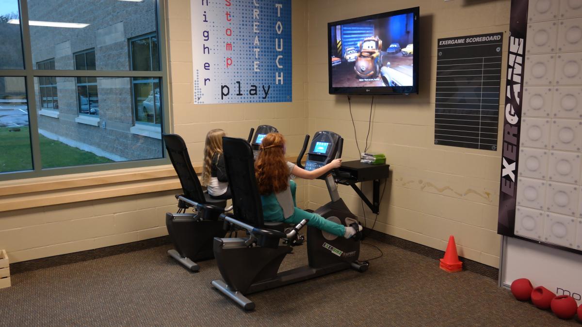 Exerbike GS 6 exergame-unk-exerbike-gs-n02-kids-competing-v2