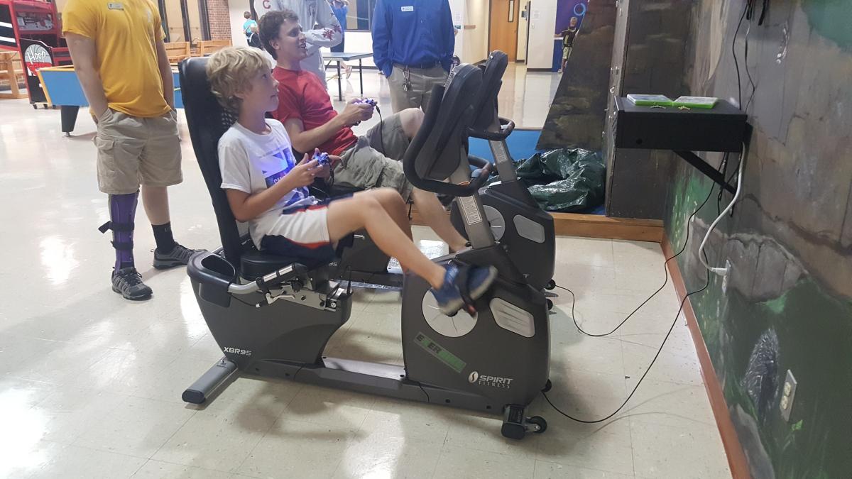 Exerbike GS 8 exergame-unk-exerbike-gs-n07-players-compete-cycling-v1