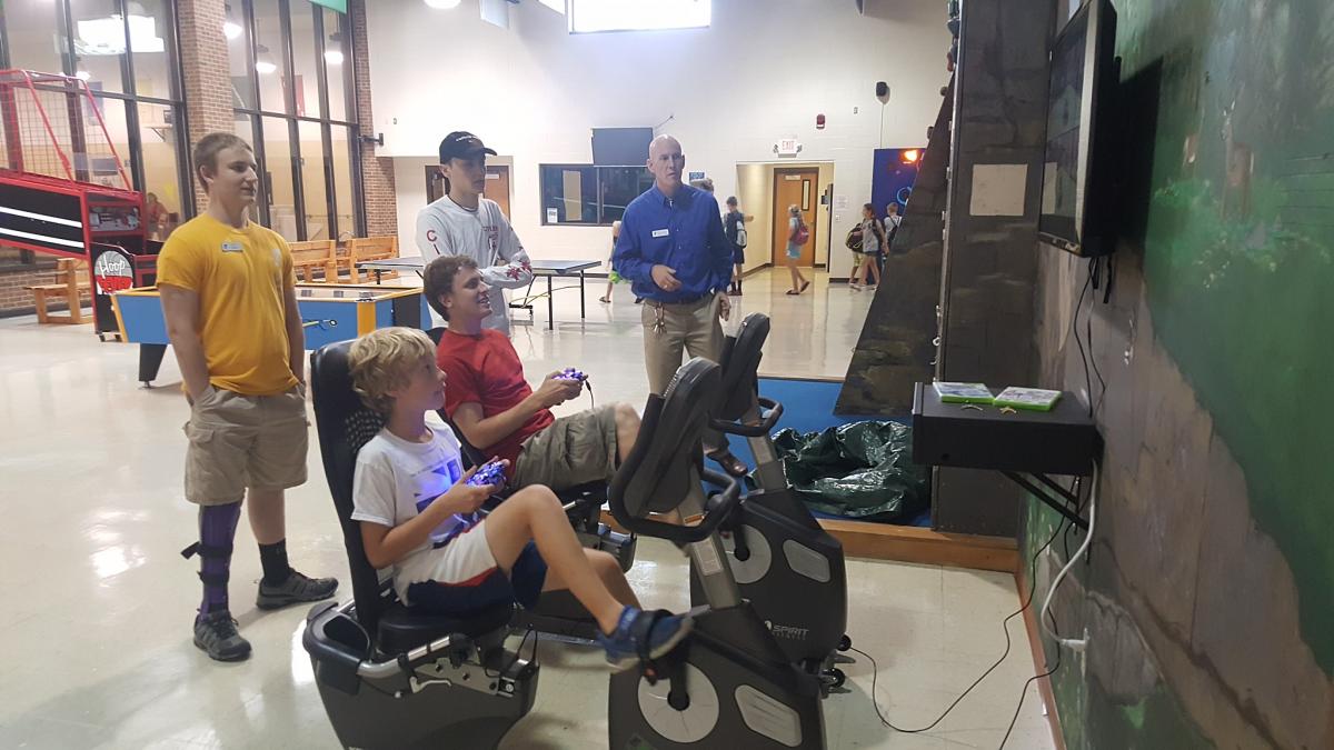 Exerbike GS 7 exergame-unk-exerbike-gs-n07-players-compete-cycling-v2