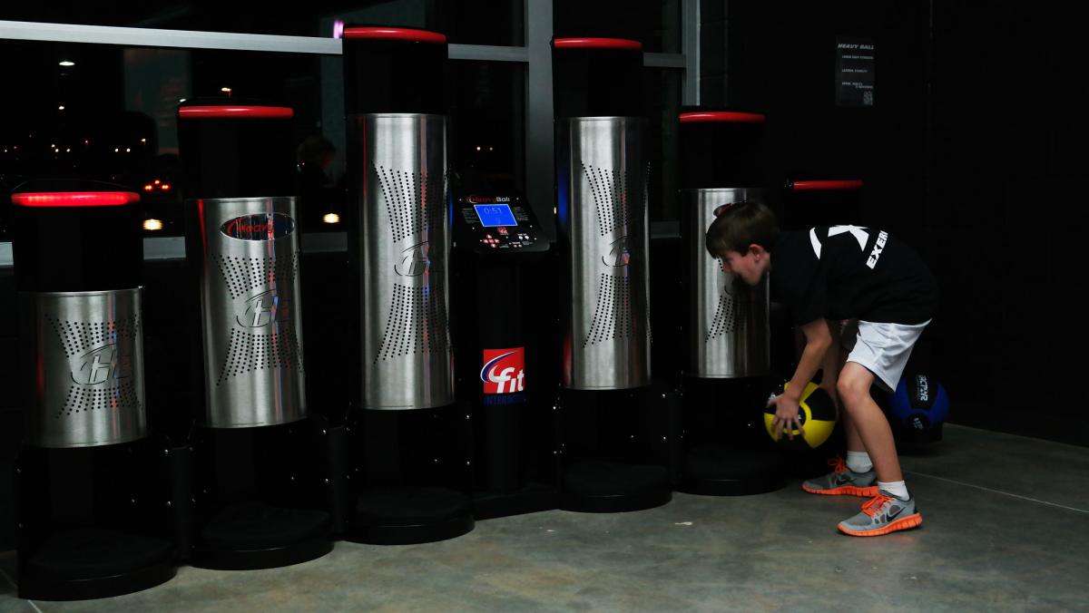 fit-interactive-heavy-ball-training-system-n03-young-male-exergaming-fitness-v3