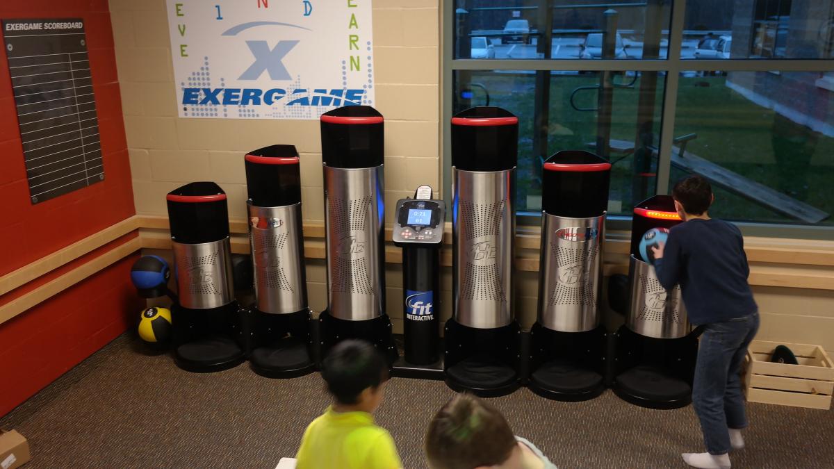 fit-interactive-heavy-ball-training-system-n04-young-male-exergame-fitness-v3