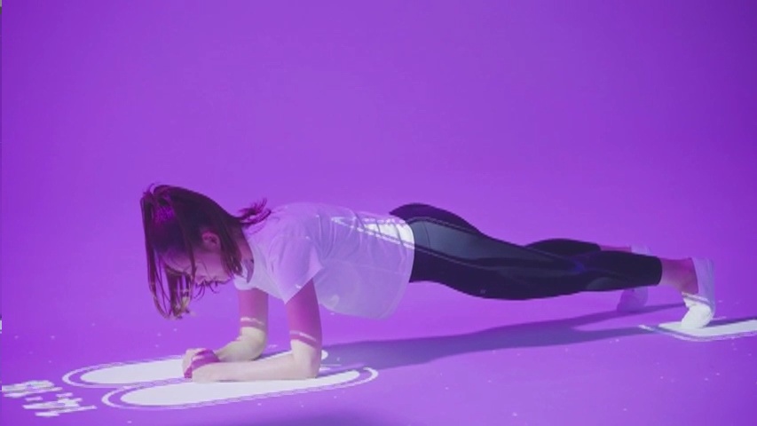 DIDIM 17 twohands-interactive-didim-v053801-i15-didim-smart-playground-young-female-playing