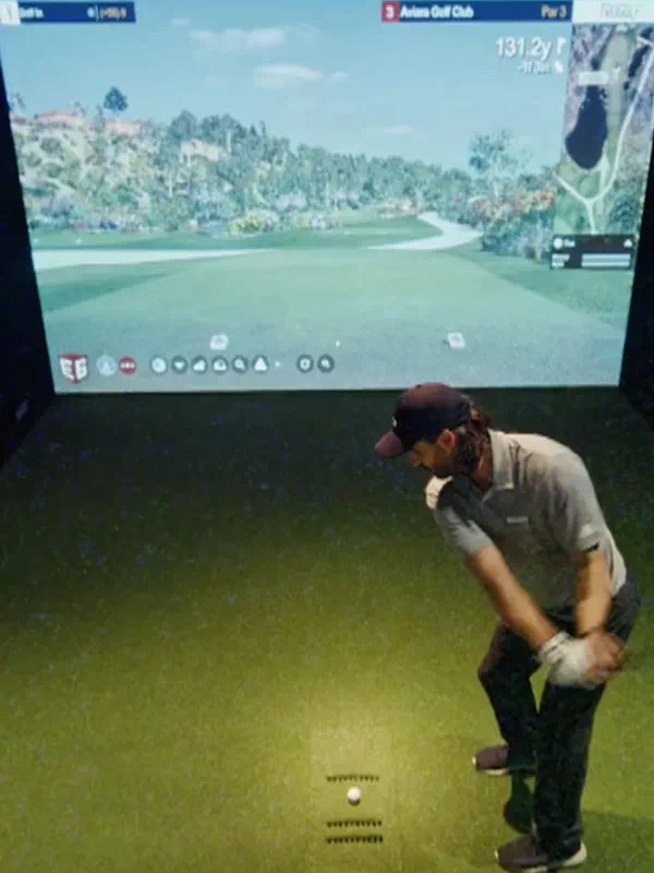 golfin idra golf simulator launch monitor hire male golfer