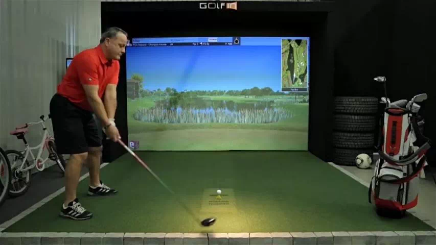 golfin idra golf simulator launch monitor hire older male plays golf