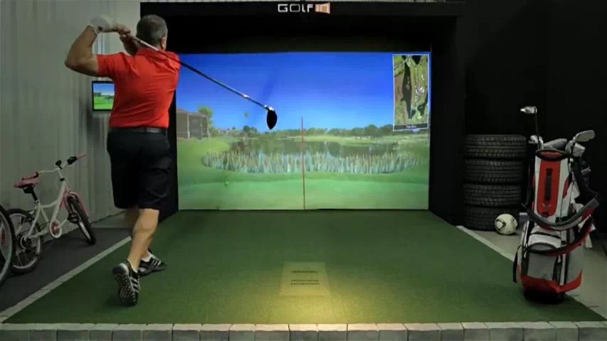 golfin idra golf simulator launch monitor hire older male playing golf