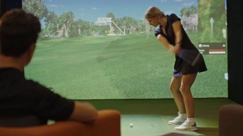 golfin idra golf simulator launch monitor hire young female player