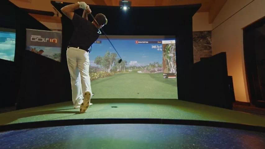 golfin idra golf simulator launch monitor rentals young male playing game