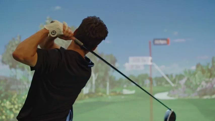 golfin idra golf simulator launch monitor rentals young male player
